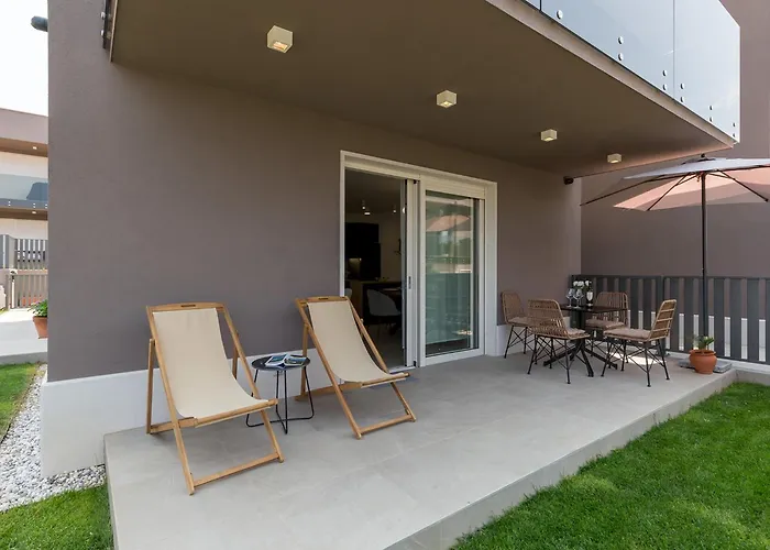 Apartman With Parking Space - 24316 Poreč