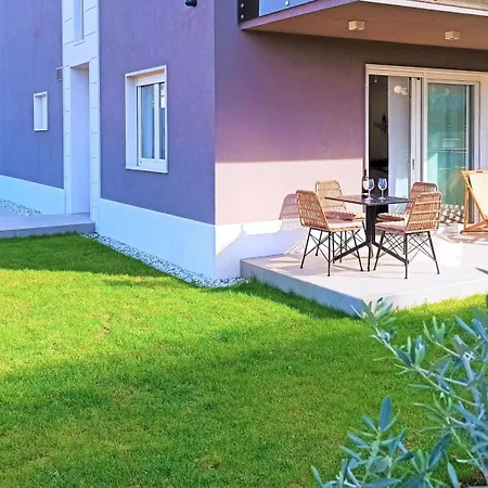 Apartment With Parking Space - 24316 Poreč