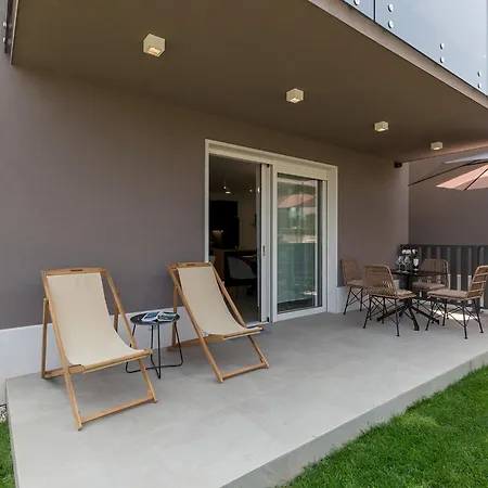 Apartment With Parking Space - 24316 Poreč